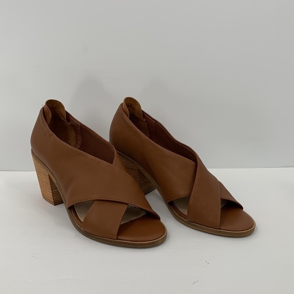 Kelsi Dagger Kacey criss cross sandal bootie shoe wide strap heel tan brown 7.5 - Picture 2 of 6